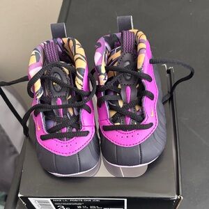 Nike Kids Sneakers in Pink and Gray